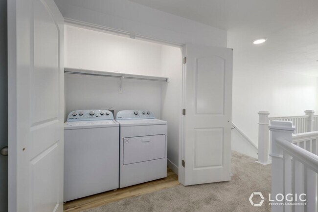 Building Photo - Brand New Beautiful Townhome in Riverton!