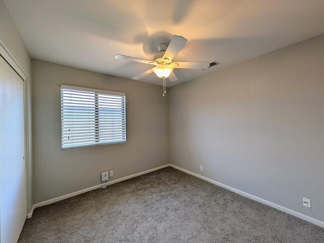 Building Photo - 15746 W Elm St