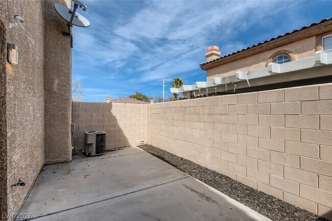 Building Photo - 7609 Almeria St