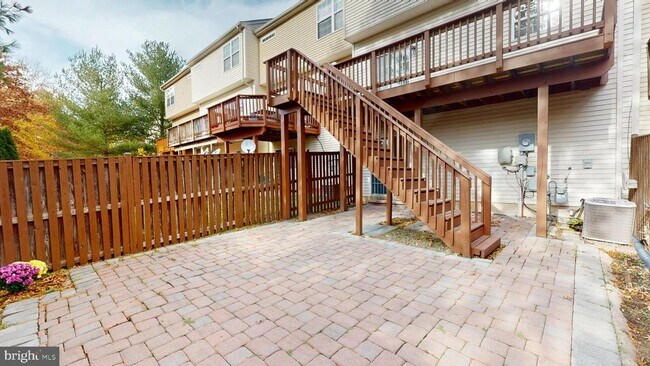 Building Photo - 527 Sparkleberry Terrace NE