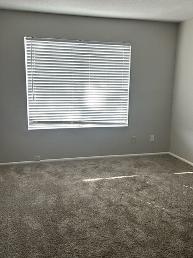 Building Photo - 6046 W Townley Ave