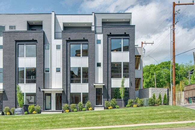 Building Photo - 1654 19th Ave S