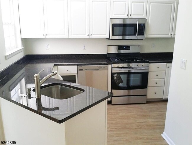 Building Photo - 1310 Grandview Ct