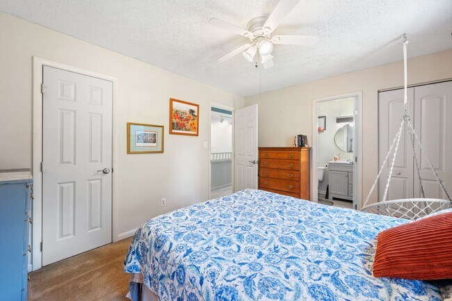 Building Photo - Charming 3br 2ba Saltbox Home in Peaceful,...