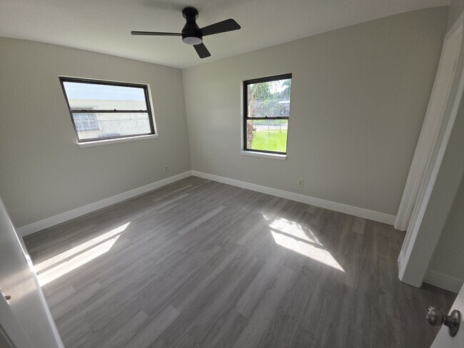 Building Photo - 1076 Hermosa Dr