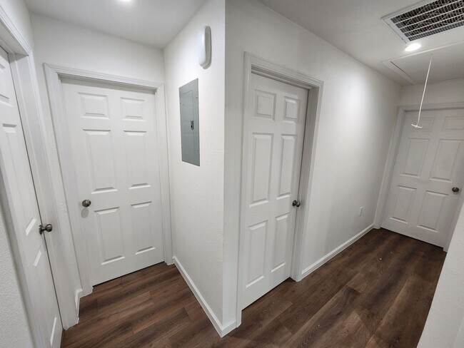 Building Photo - MODERN DECORATED HOUSE | 4 BEDROOM | 2 BATH | COVERED PATIO | CASITA WITH KITCHEN, BATH & LAUNDRY