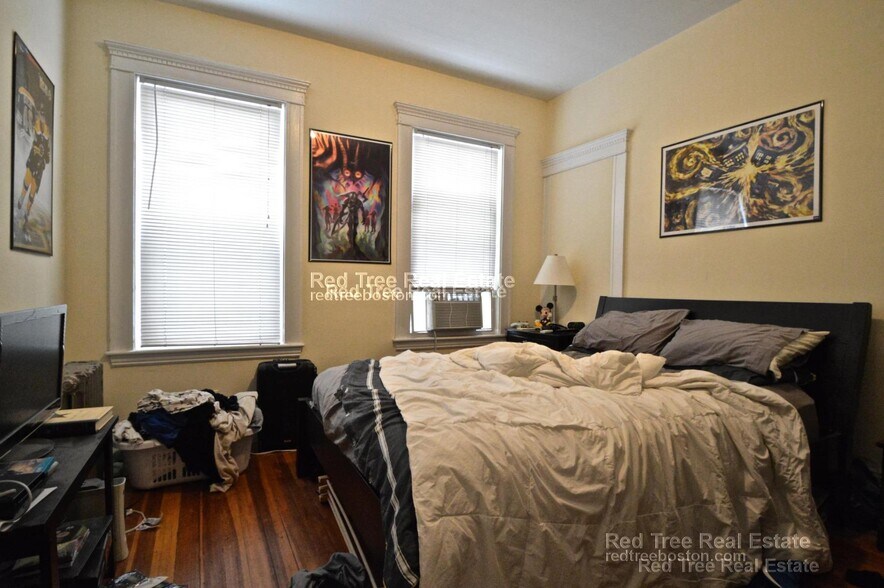 Building Photo - 35 Chester St