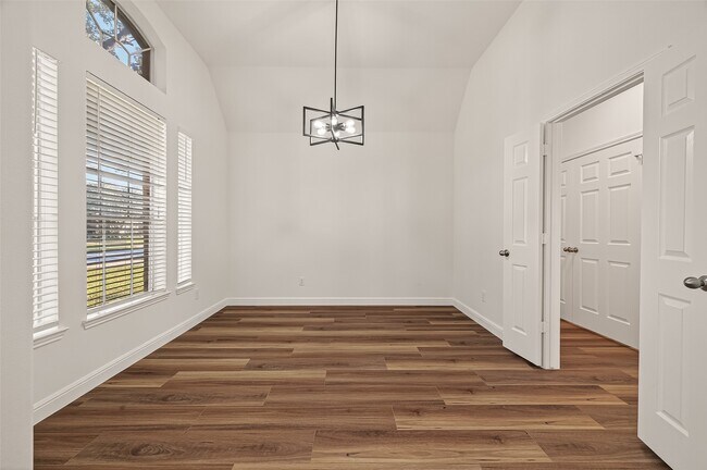 Building Photo - 2834 Martina Dr