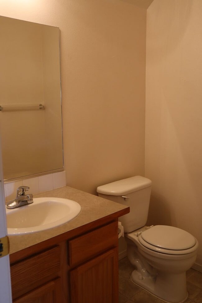 Building Photo - Duplex in Hidden Gardens