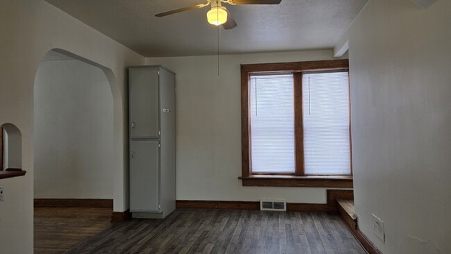 Building Photo - 212 S Badger Ave