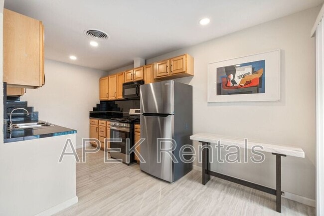 Building Photo - 1425 Vía Soledad