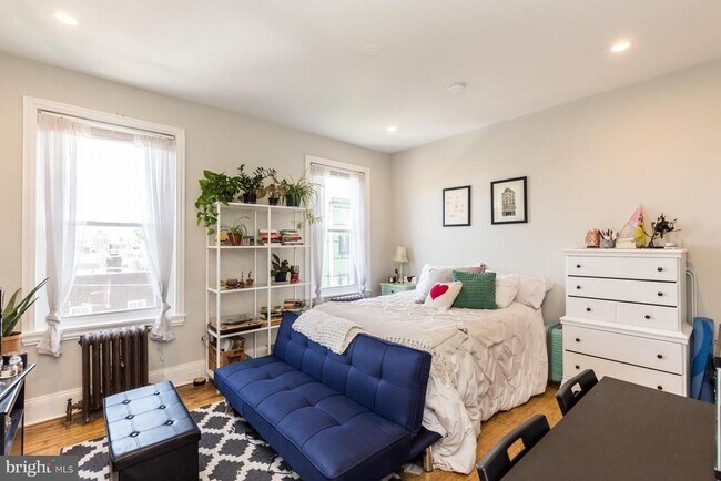 Primary Photo - 1331 Reed St