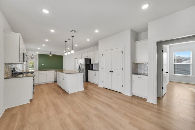 Building Photo - 10902 Bonfire Trl