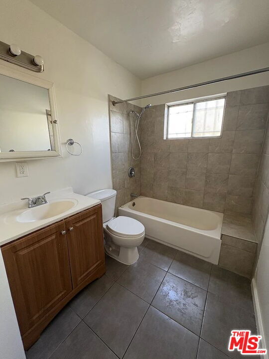 Building Photo - 806 N Hobart Blvd