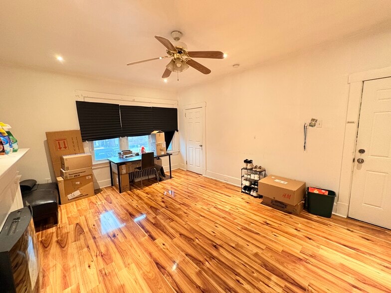 Building Photo - 5818 Hobart St