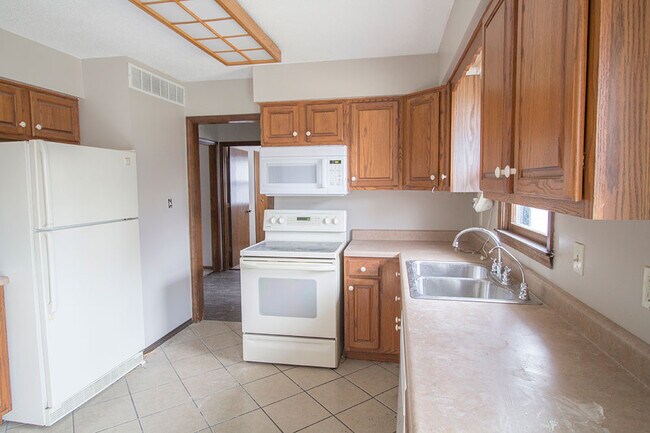 Building Photo - 213 E El Cortez Dr