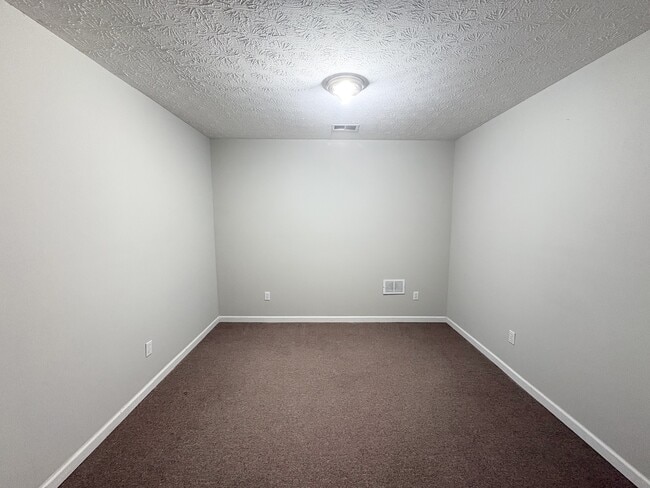 Building Photo - 3051 Lexington Ave