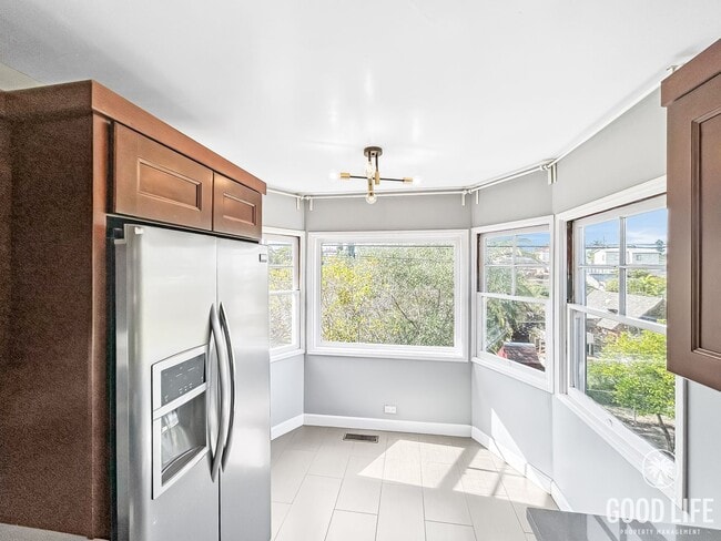 Building Photo - Beautiful 4BD/2.5 BA W/ Updated Bathrooms, A/C, and a Large Backyard in El Cerrito!