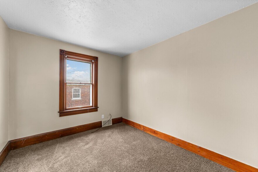 Building Photo - 9811 Marietta Ave