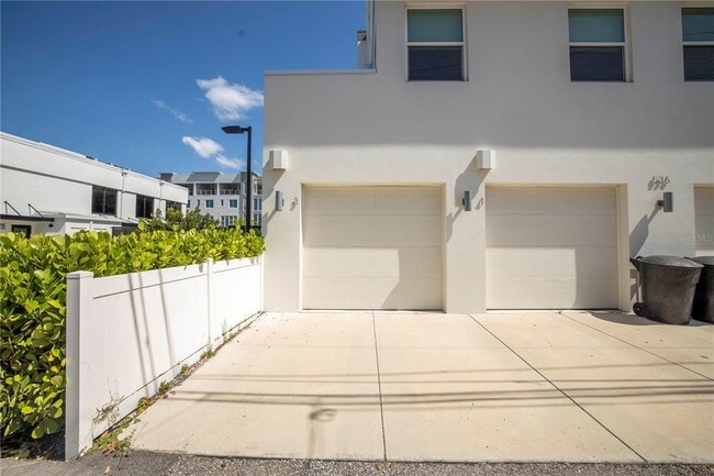 Building Photo - 536 4th Ave S