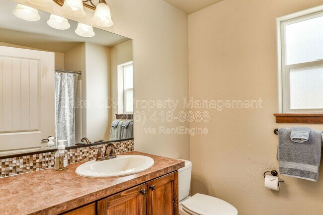 Building Photo - 10231 N Zenith St