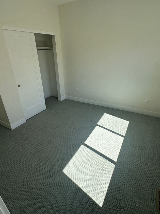 Building Photo - Gorgeous, Modern 3 Bedroom 4 Bathroom Townhouse Near Sloan's Lake