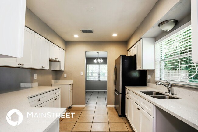 Building Photo - 2902 Forest Cir
