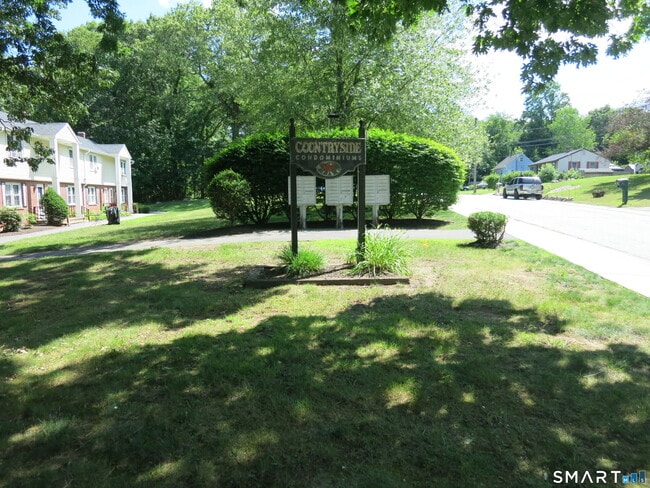 Building Photo - 6 Carolina Dr