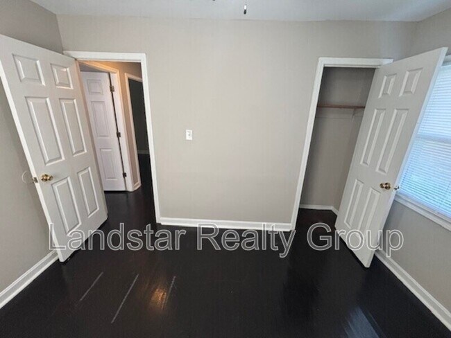 Building Photo - 5406 Catalina Ave