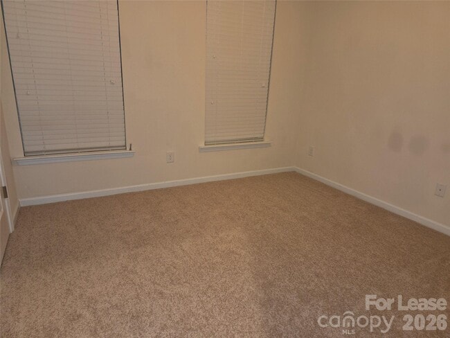 Building Photo - 5021 Kinross Ln