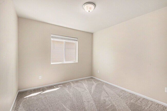 Building Photo - Spacious 5-Bedroom Home with Bonus Loft in Daisy Crossing! $3,300!!