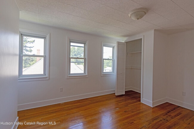 Building Photo - 8 Myer Ln