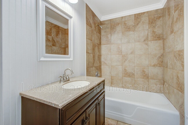 Building Photo - 408 Cleveland St