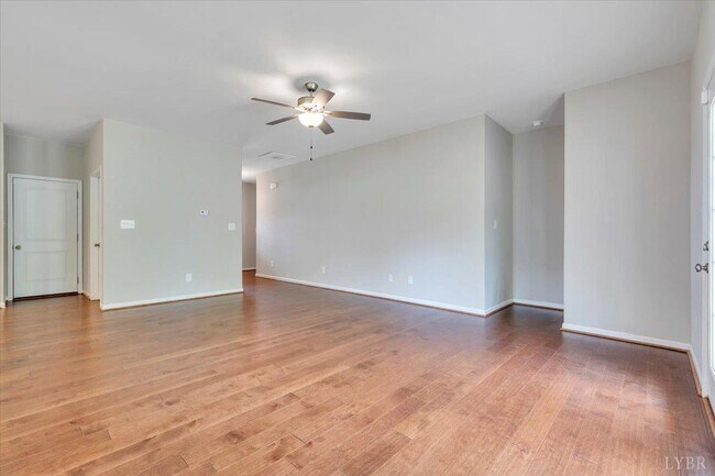 Building Photo - 261 Crystal Ln