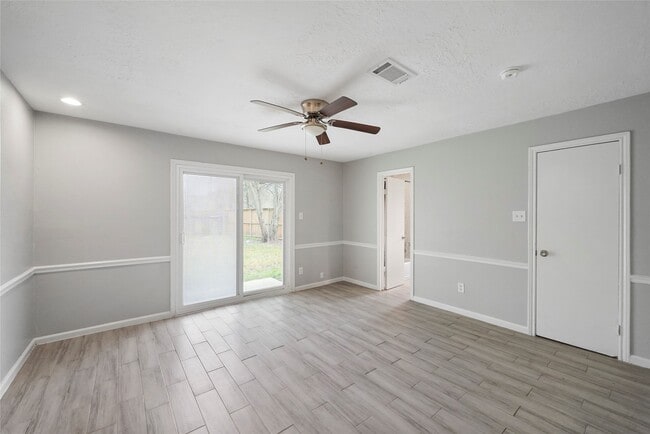 Building Photo - 2251 Middle Creek Dr