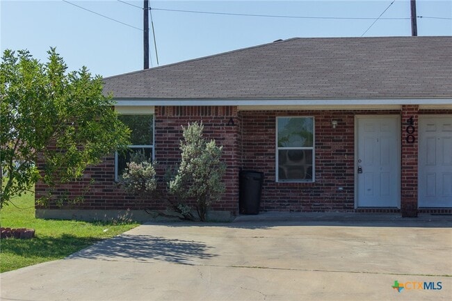 Building Photo - 400 Justin Ln