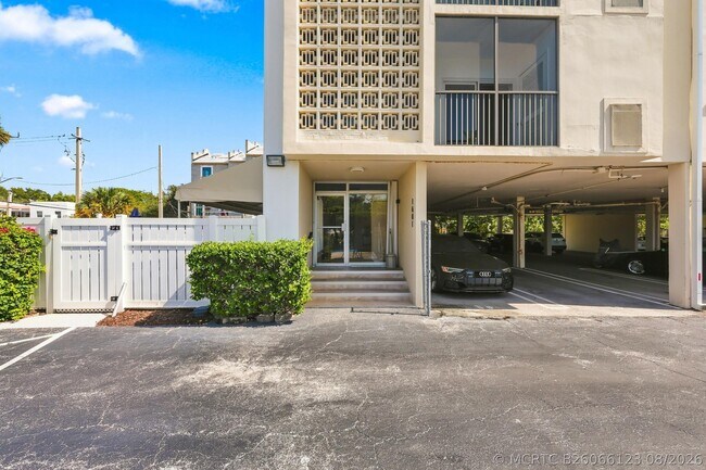 Building Photo - 1601 S Flagler Dr