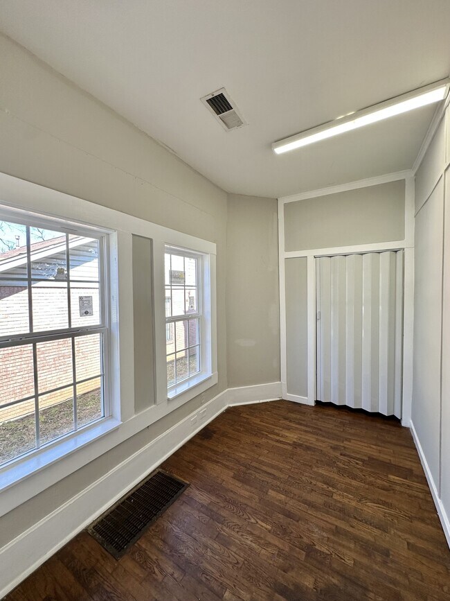 Building Photo - 521 41st St