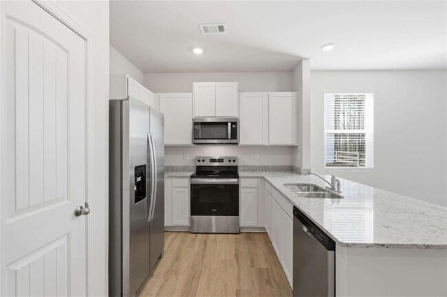 Building Photo - 5971 Skylar Dr