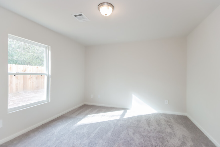 Building Photo - 15606 Briar Forest Dr