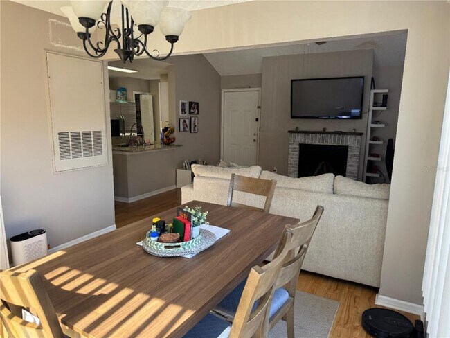 Building Photo - 655 Magic Ct