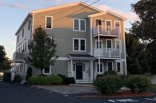 Building Photo - 10 Malta St