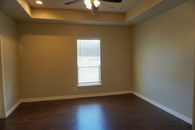 Building Photo - Beacon Hill, 3 Bedroom, 2 Bathroom, 2017 Build, ***Solar Panels, Utilities Average $40 per month***