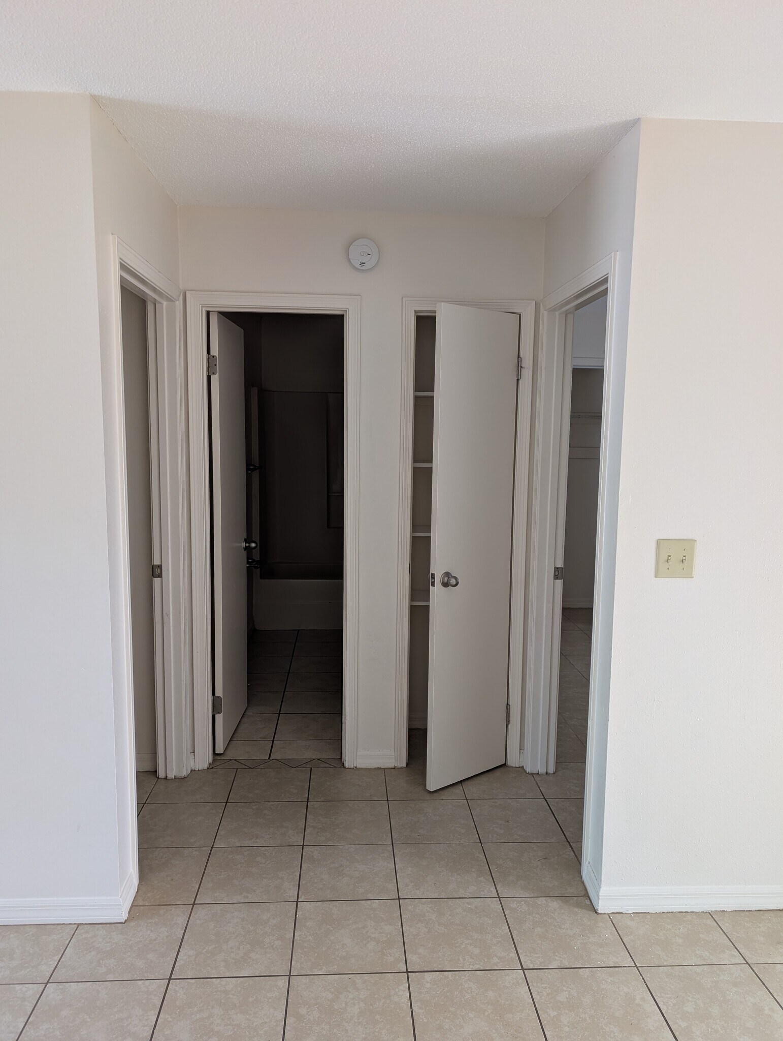 Building Photo - 371 NW Lake City Ave