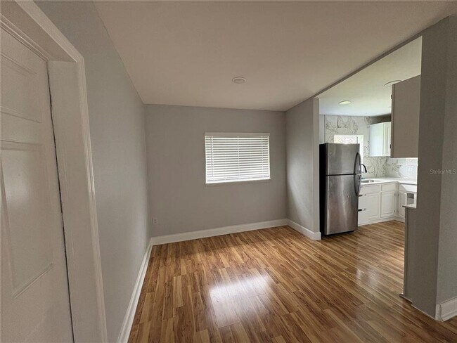 Building Photo - 821 S Solandra Dr