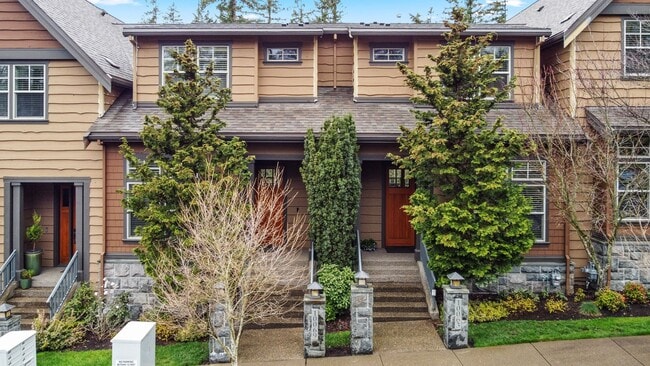 Building Photo - Modernly Elegant Townhome w/ 2 Primary Sui...