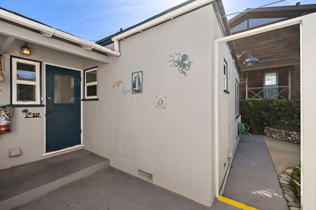 Building Photo - Centrally Located in the heart of Laguna Village