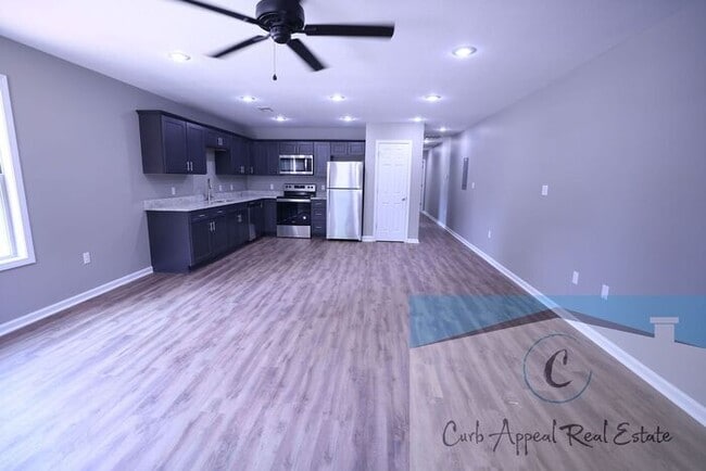 Building Photo - Move in special $700!! Luxury 2 bed, 1 bat...