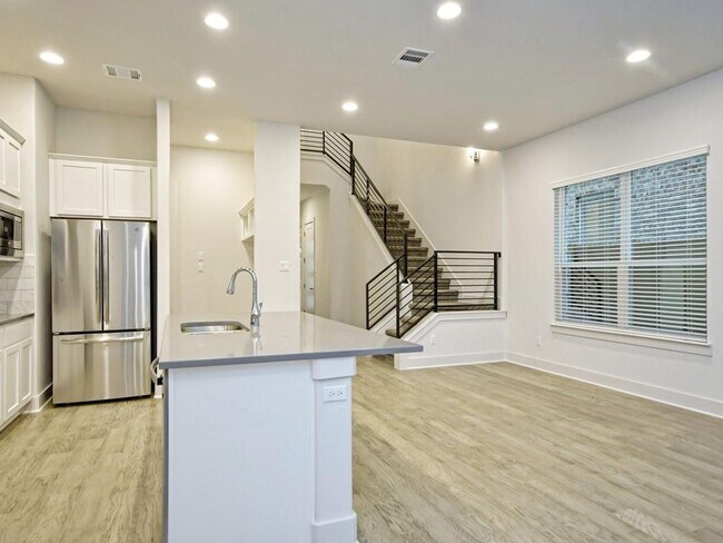 Building Photo - 1249 Summerbrooke Cir