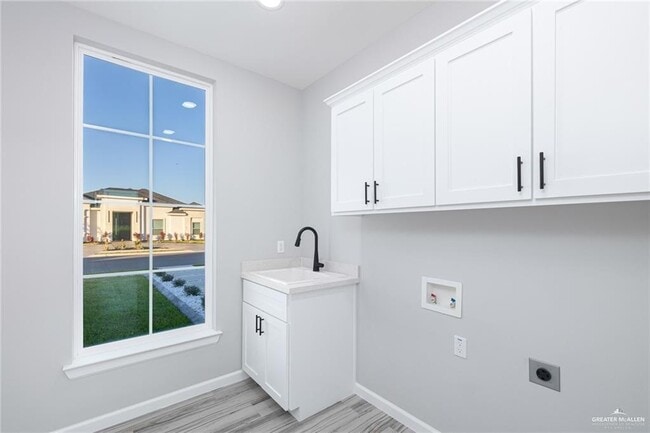 Building Photo - 19 Rabbit Run Ave